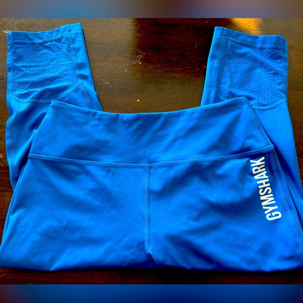 Gym shark crop Medium